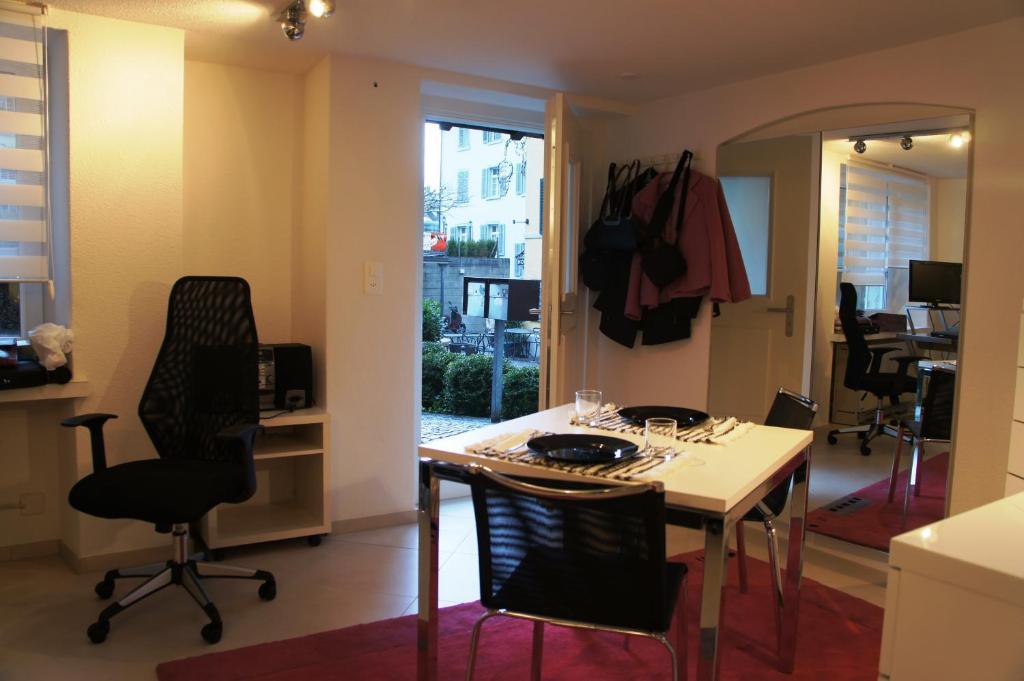 Studio-Appartment Horgen Ruang foto